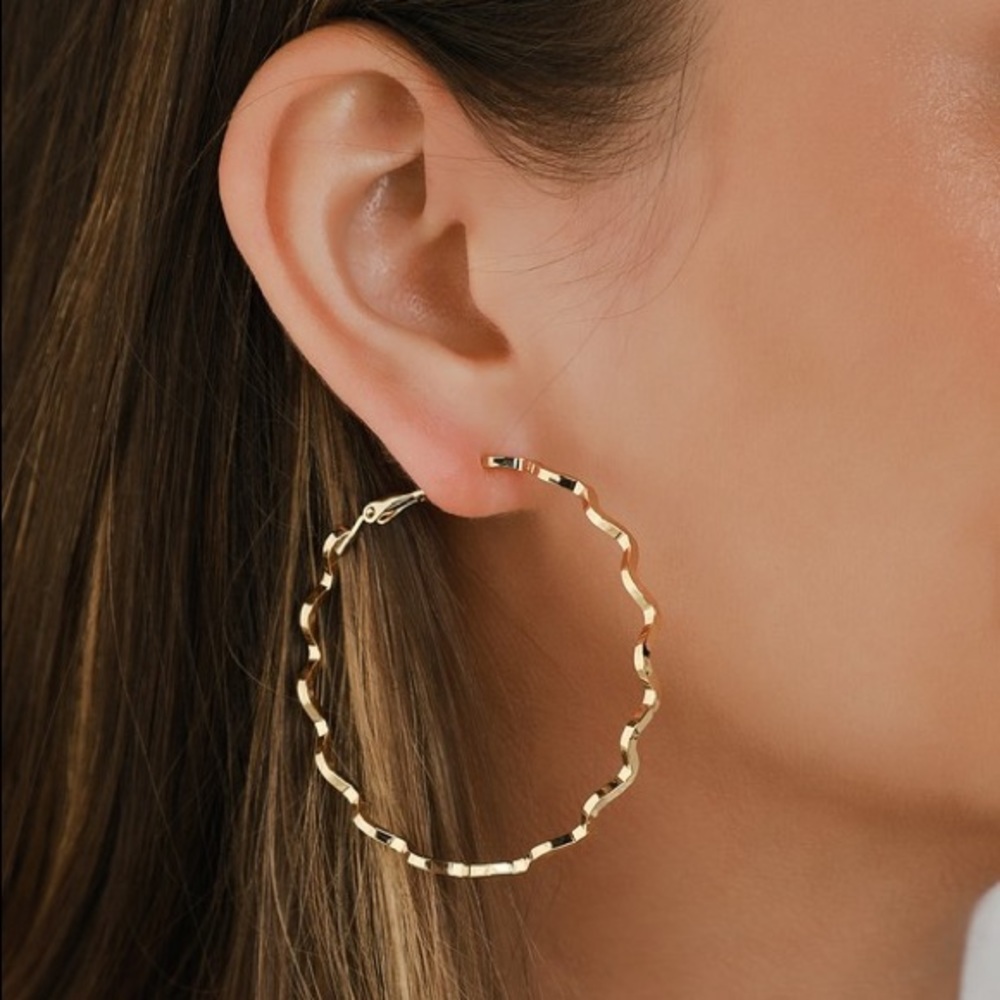 Lulu’s Wavy Gold Hoop Earrings - NWT